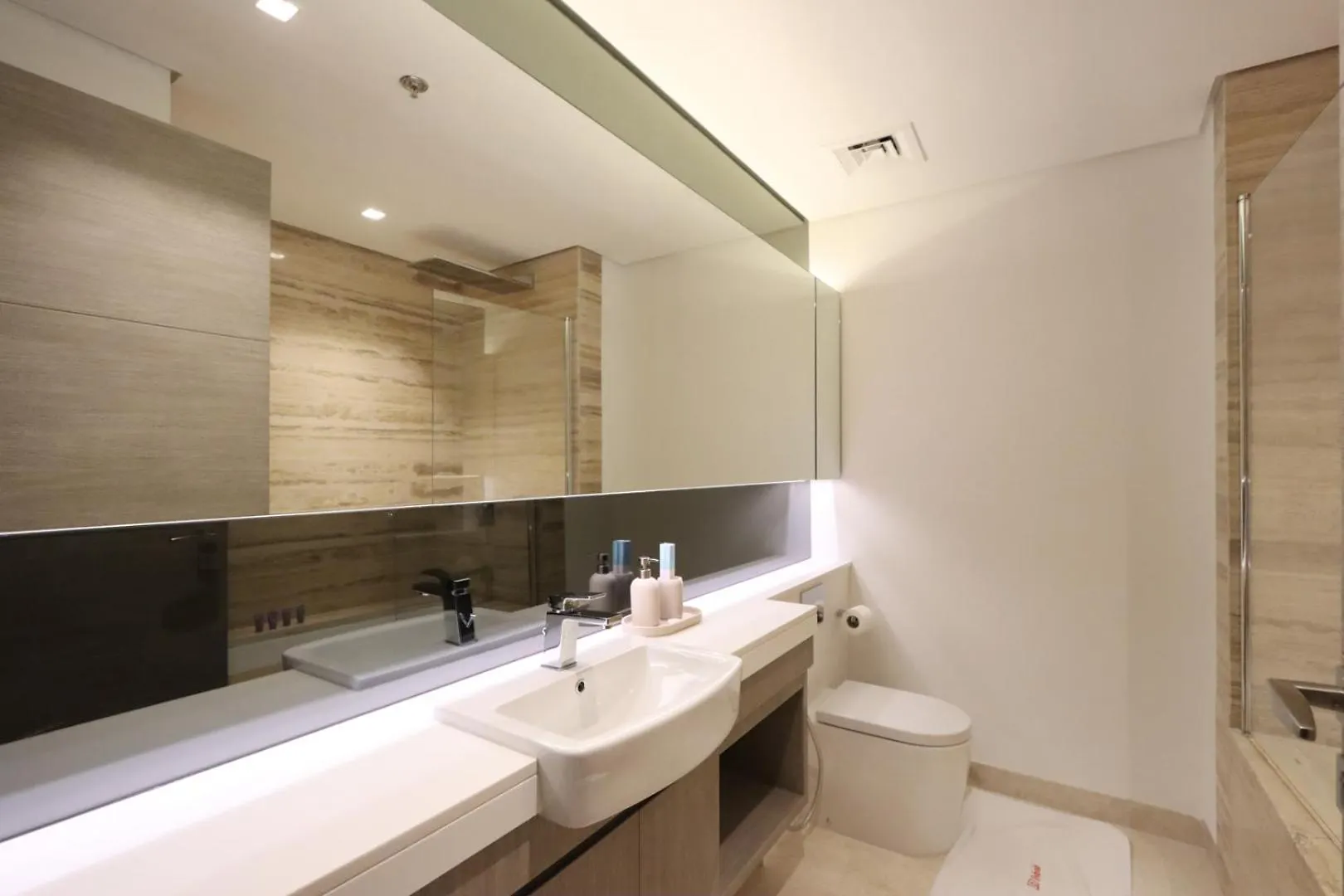 Livbnb-Studio In Stellar Location, Business Bay Dubai Apartment